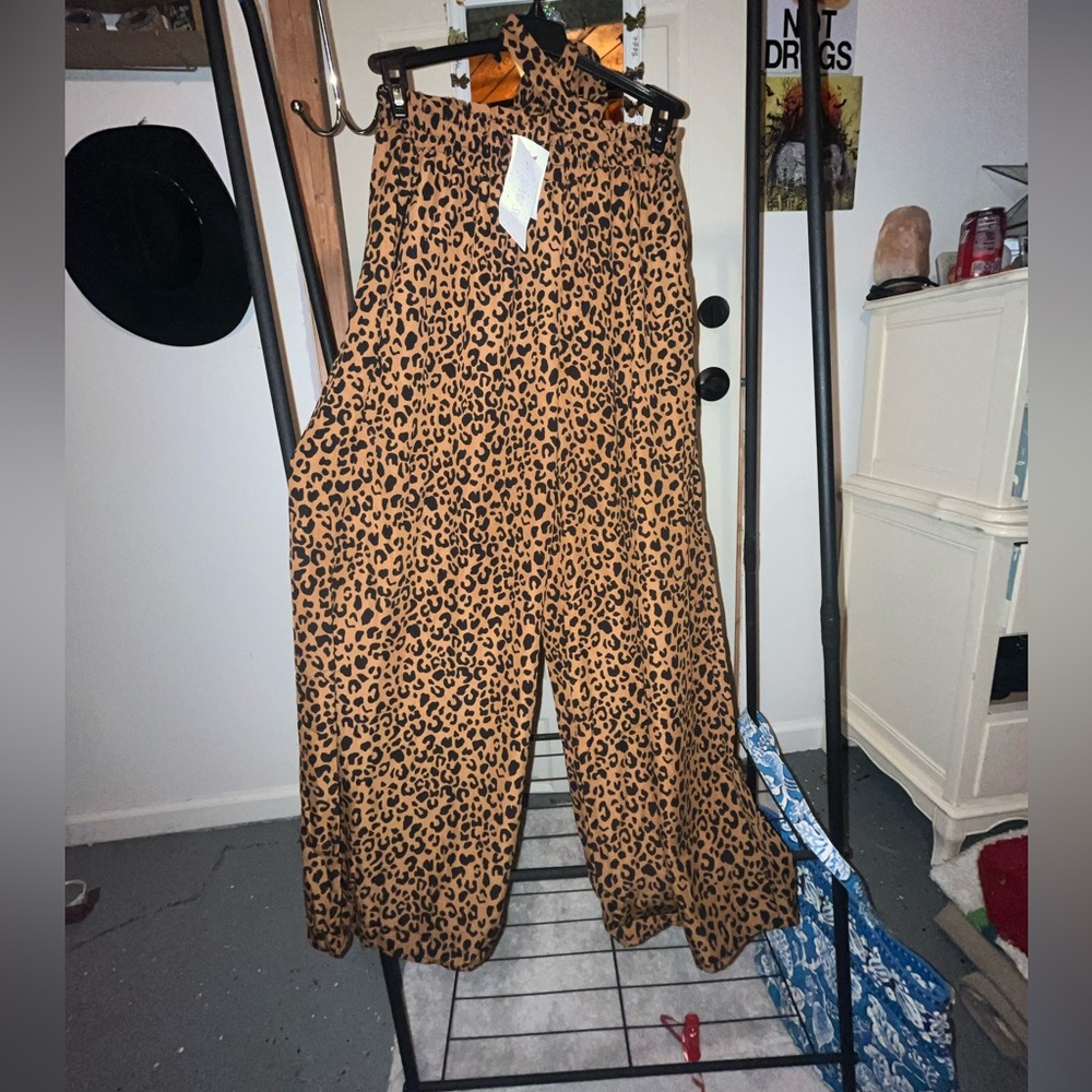 Small cheetah print wide pants tie